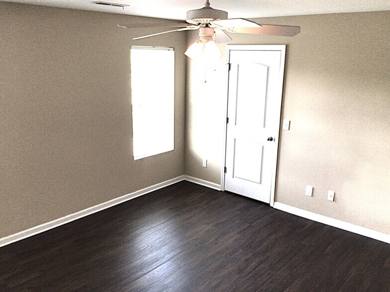 Building Photo - 922 Wolfpack Way