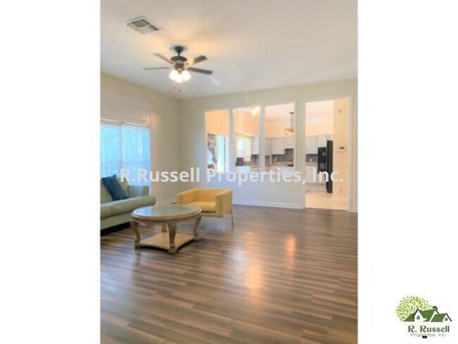 Building Photo - Pool Home!!! 4 bedrooms and 2.5 bath singl...
