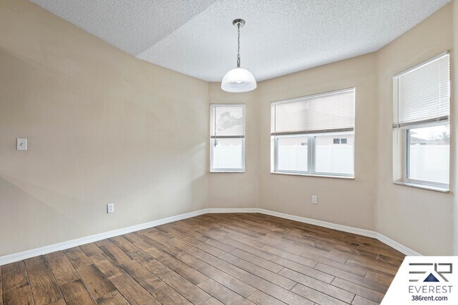Building Photo - 39 Firethorn Ln