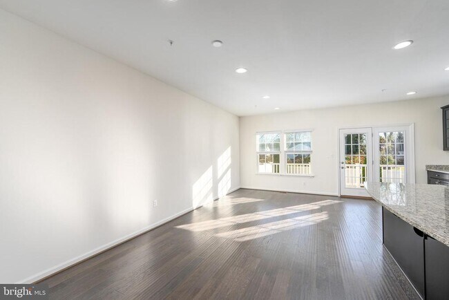 Building Photo - 3223 Clear Spring Dr
