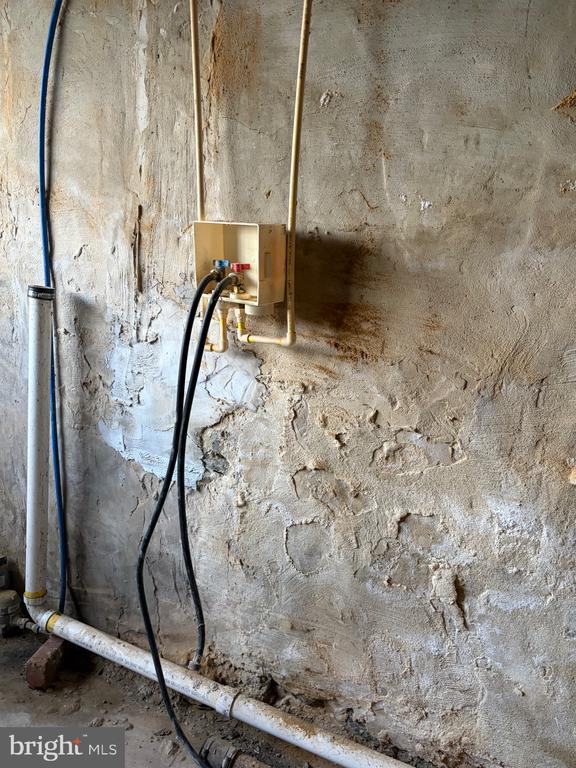 Building Photo - 6904 Dicks Ave