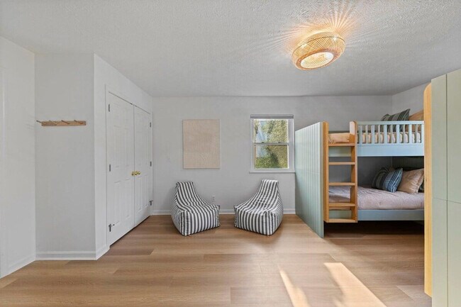 Building Photo - 169 Pompano St