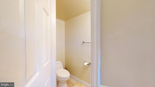 Building Photo - 615 16th St NE