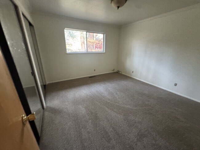 Building Photo - 865 Stanford Ave