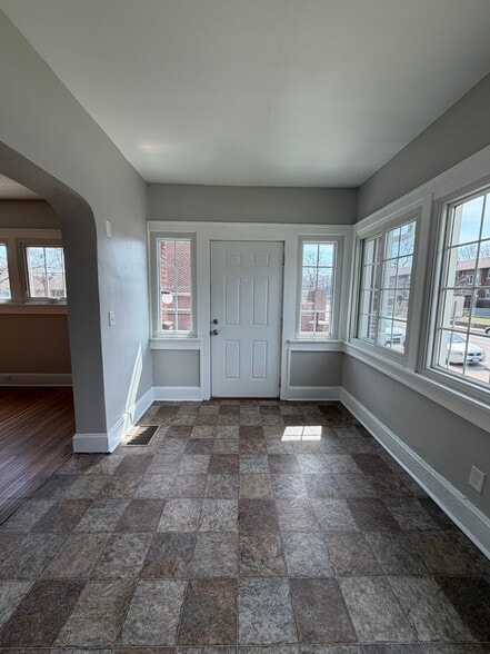 Building Photo - 3827 Central Ave