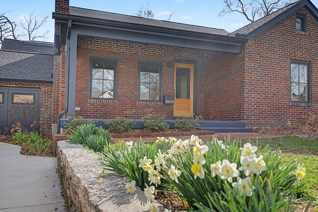 Building Photo - Stunning 5BR/3.5BA historic home located near Hillsboro Village!