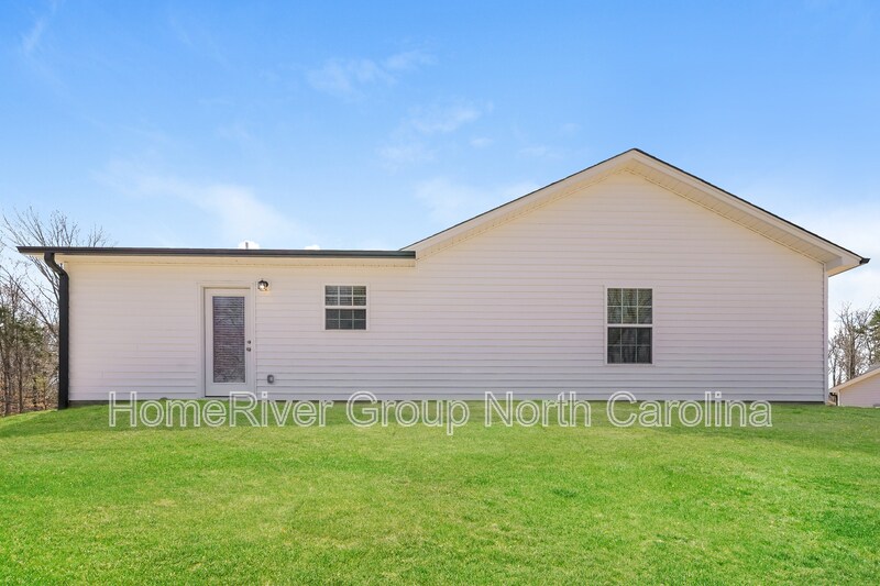 Building Photo - 2803 Carrollwood Dr