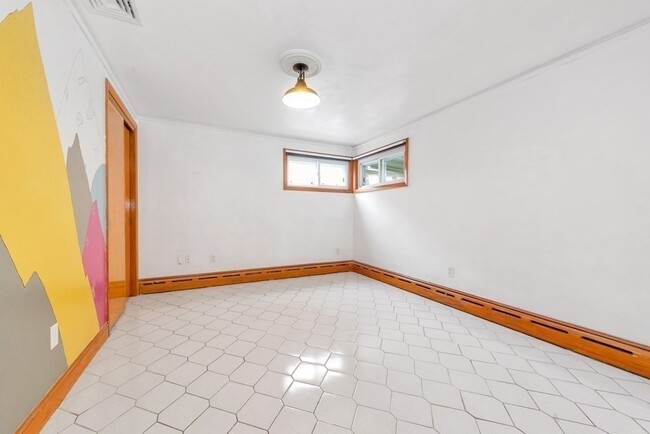 Building Photo - 61 Montmorenci Ave