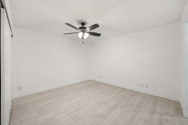 Building Photo - 908 Hibiscus Dr