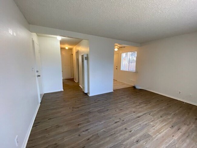 Building Photo - ora211