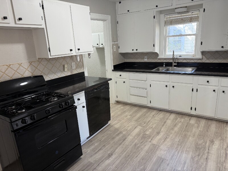 Building Photo - 322 Sunset Terrace