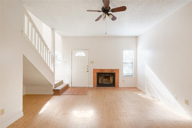 Building Photo - 706 W Lynn St