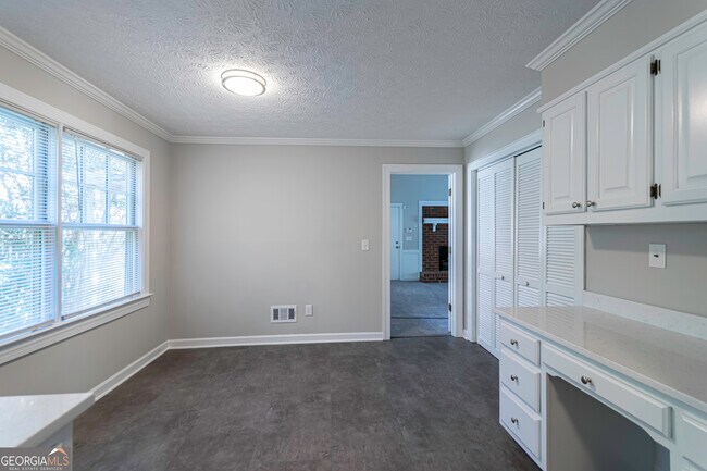 Building Photo - 3165 Henderson Walk