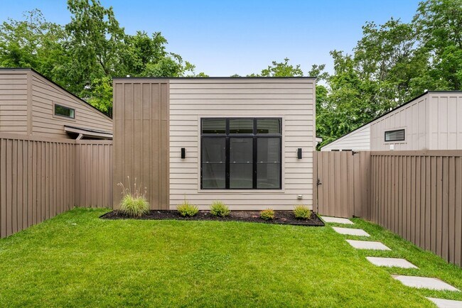 Building Photo - Stunning New Townhome in The Heart of East Nashville