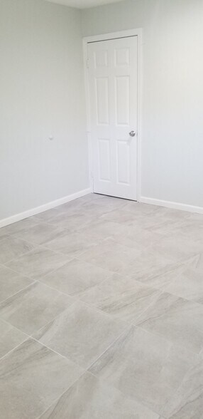 Building Photo - 307 College Dr