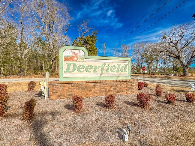 Building Photo - 8 Clayton Ln