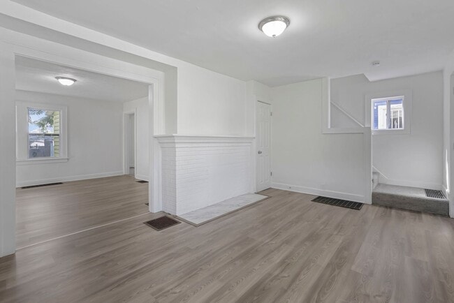 Building Photo - 450 S Terrace Ave