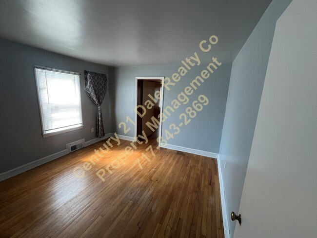 Building Photo - Lovely 3 Bedroom 1 bath all One Level Home...