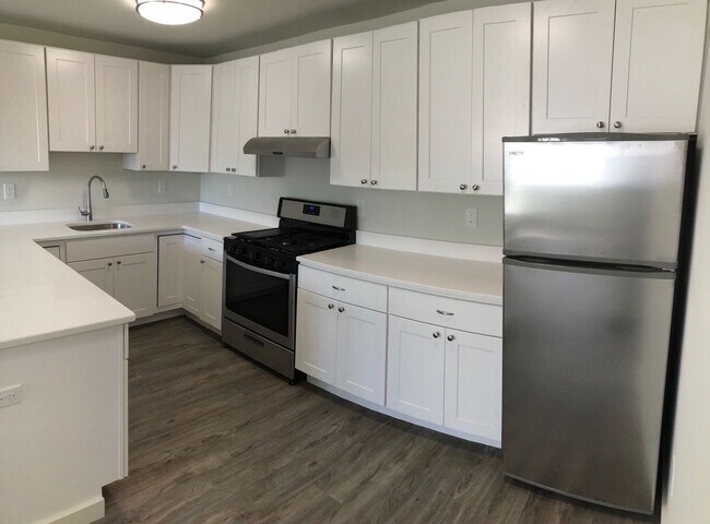 Interior Photo - 320 7th Ave