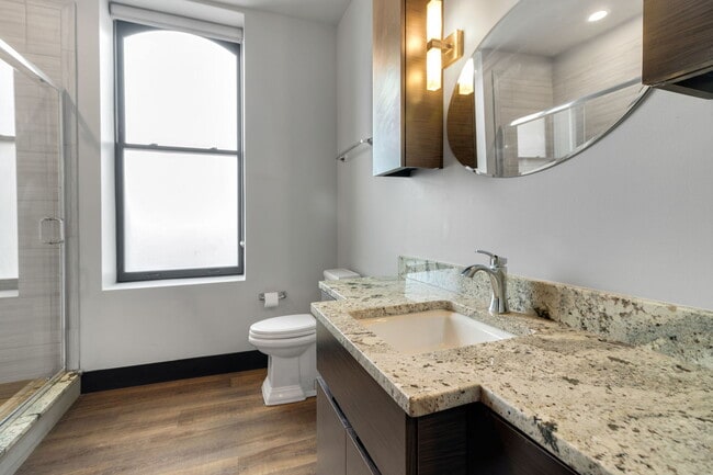 Building Photo - 6 E Downer Pl