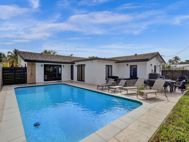 Building Photo - 5501 NE 18th Terrace