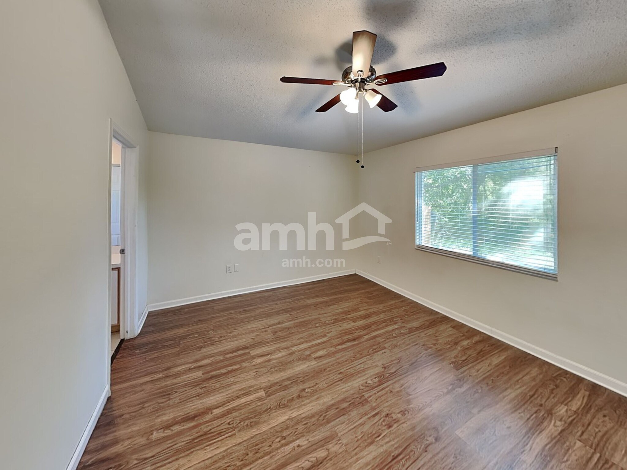 Building Photo - 1209 Blufield Ave