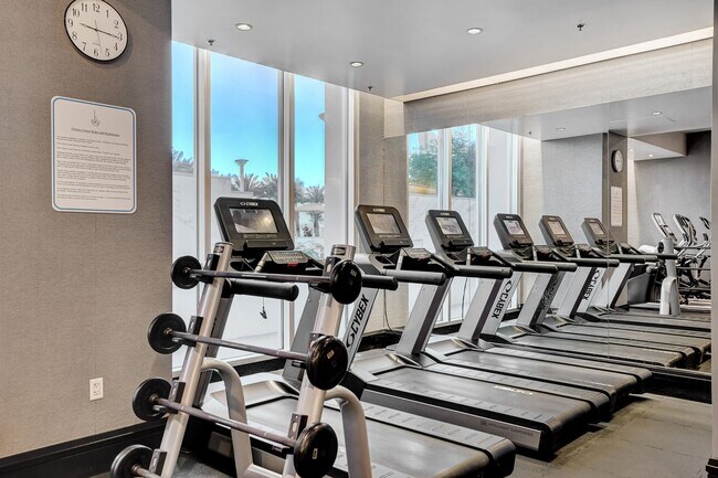 Building Photo - Sky Las Vegas 3705-City/Mtn views from thi...