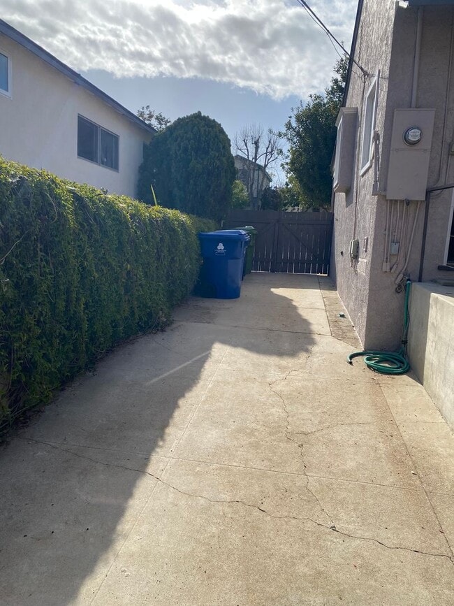 Building Photo - 3 Bed 2 Bath House