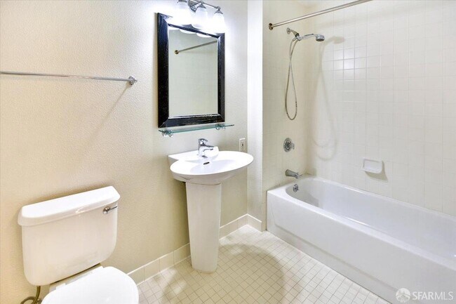 Building Photo - 88 King St