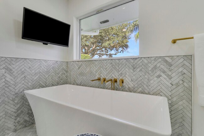 Building Photo - 13760 Sand Crane Dr