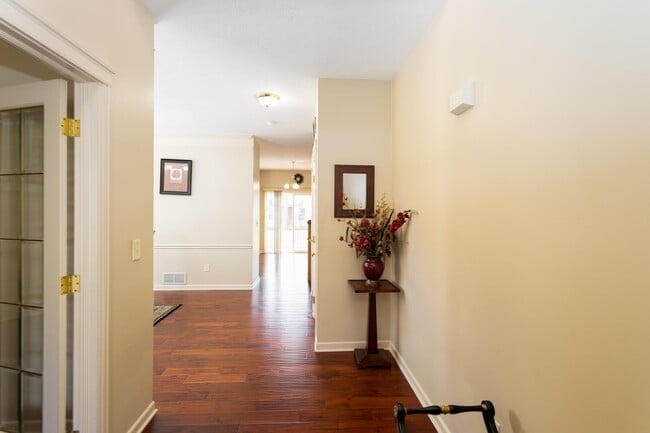 Building Photo - 5830 Prospect Ln