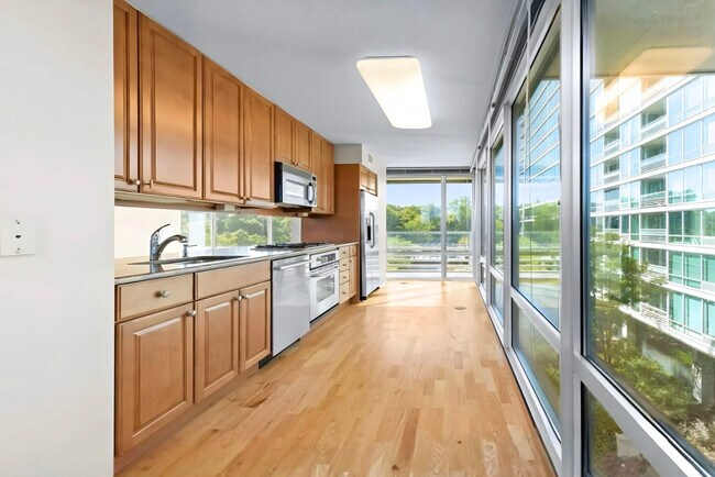 Building Photo - 9715 Woods Dr