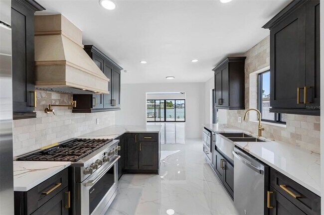 Building Photo - 520 115th Ave