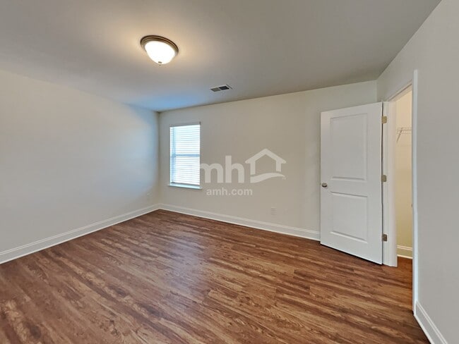 Building Photo - 156 Larragan Dr