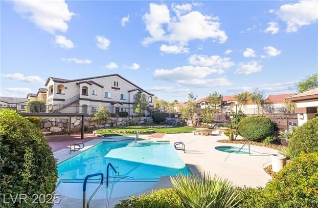 Building Photo - 2291 W Horizon Ridge Pkwy