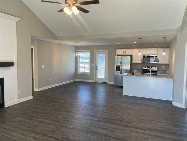 Building Photo - 2992 Laredo Dr