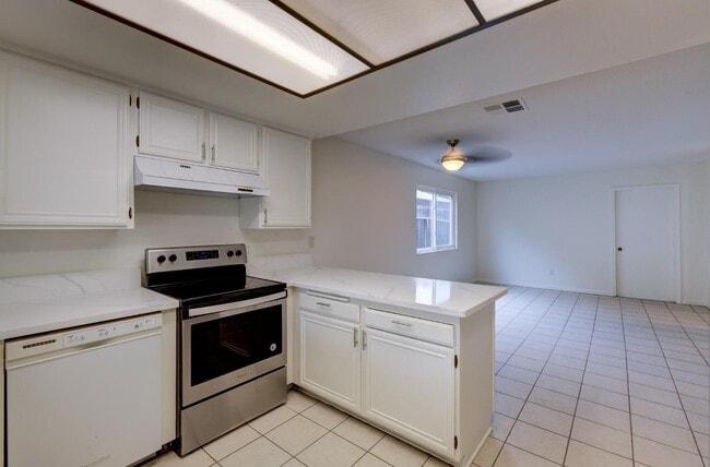 Building Photo - 3722 N Miami Ave