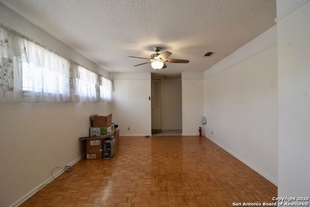 Building Photo - 514 Thames Dr