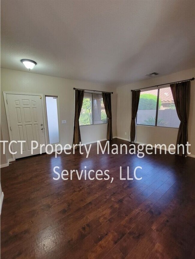 Building Photo - Beautiful 5 bedroom, 3 bath home in Chandler!