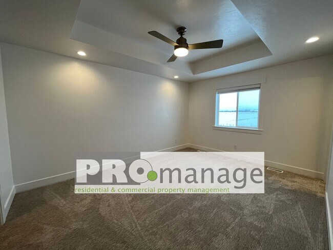 Building Photo - 3 Bed, 2 Bath Town Home w/ 2 Car Garage - BRAND NEW - Idaho Falls