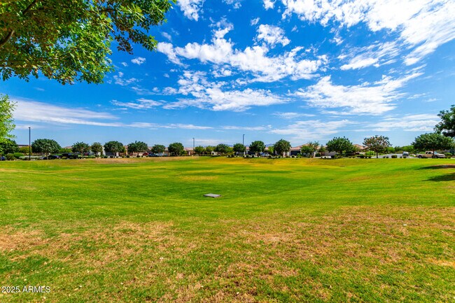 Building Photo - 5747 S Labelle