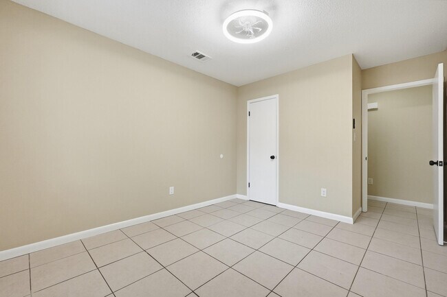 Building Photo - 644 Caribbean Way