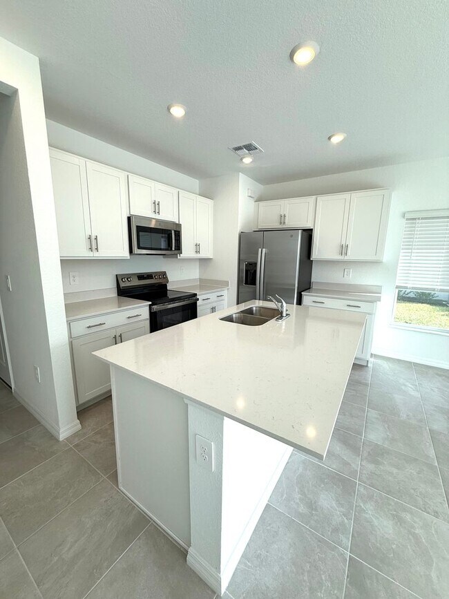 Building Photo - 3-Bed/ 2.5- Bath Modern Townhouse in Lakew...
