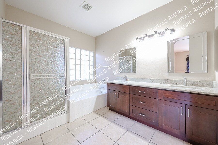 Building Photo - 7414 N 88th Ln
