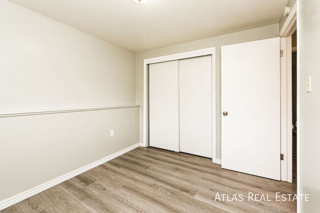 Building Photo - 2840 Montebello Dr W