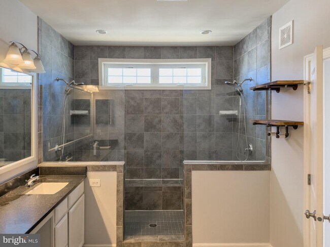 Building Photo - 23548 Buckland Farm Terrace