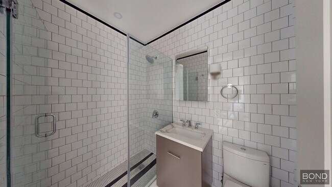 Building Photo - 250 W 91st St