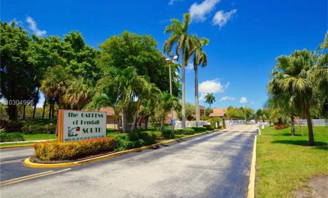 Building Photo - 10865 SW 112th St