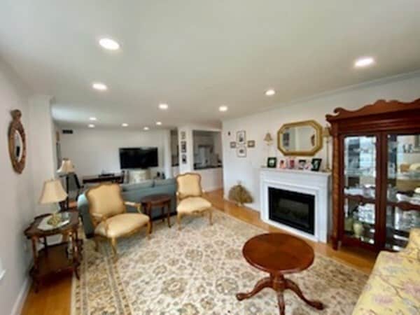 Building Photo - 65 Chelsea St