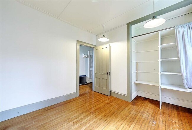 Building Photo - 26 Larch St